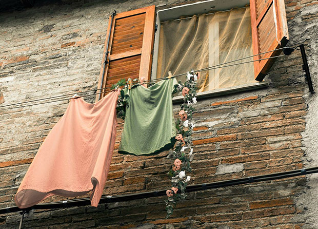 Clothesline with Garland -10 ways to enjoy cleaning Tips