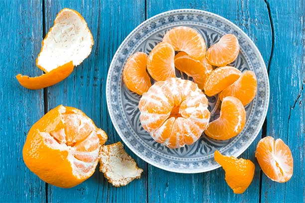 Oranges on a plate